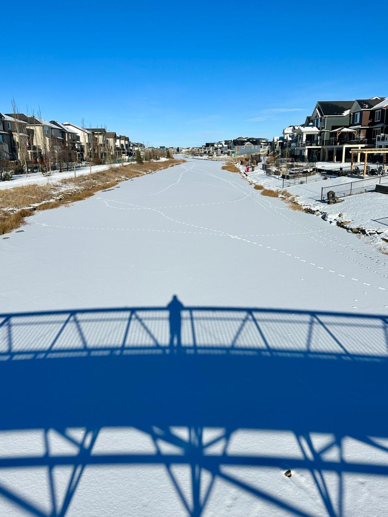 Waterfront Rest Apartment Airdrie Exterior photo