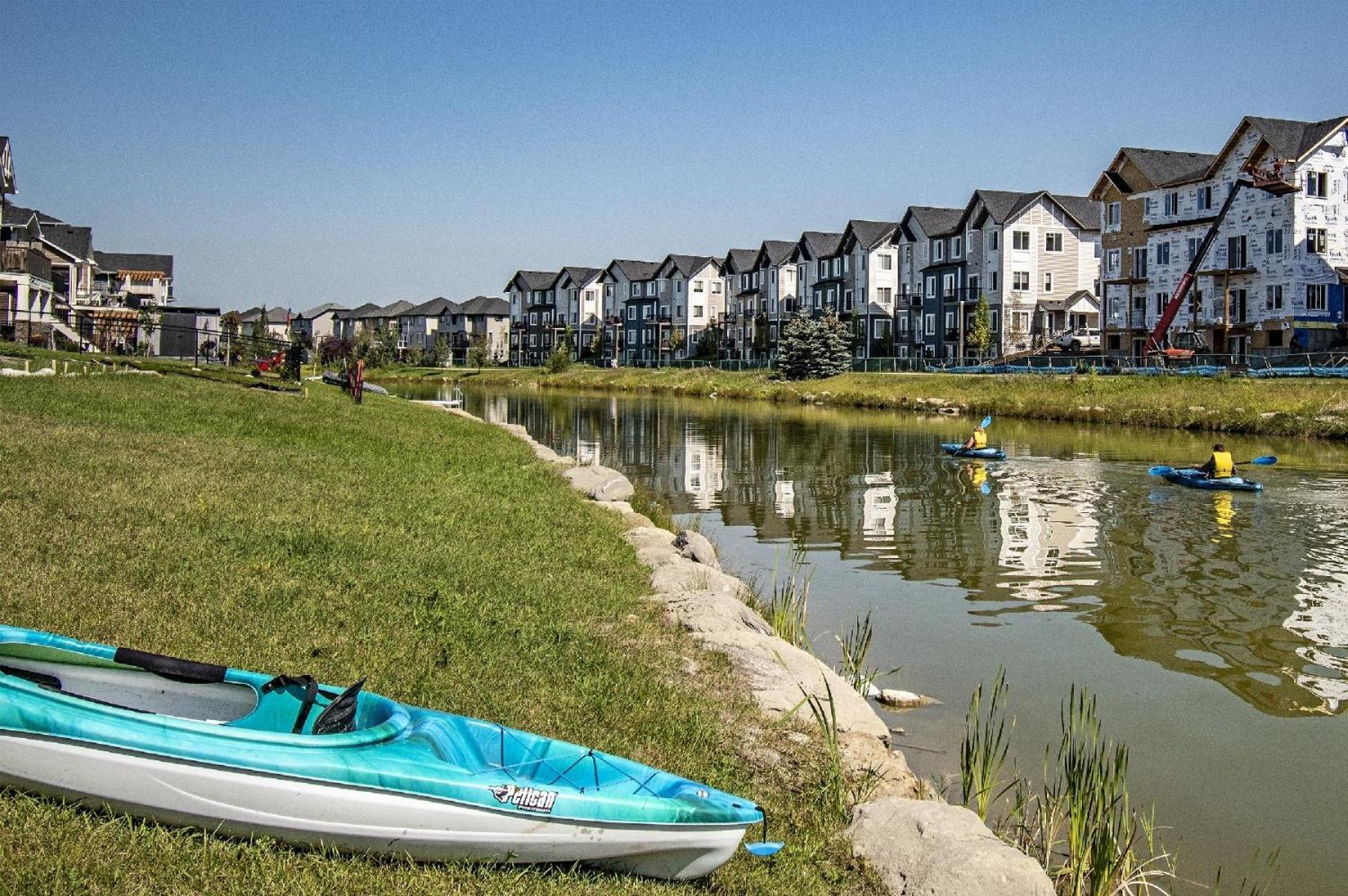 Waterfront Rest Apartment Airdrie Exterior photo